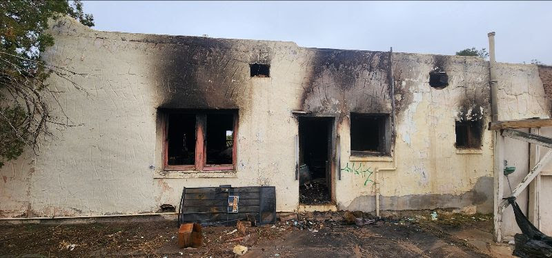 Bomberos de Las Cruces Controlan Incendio en Casa Abandonada Sin Lesionados