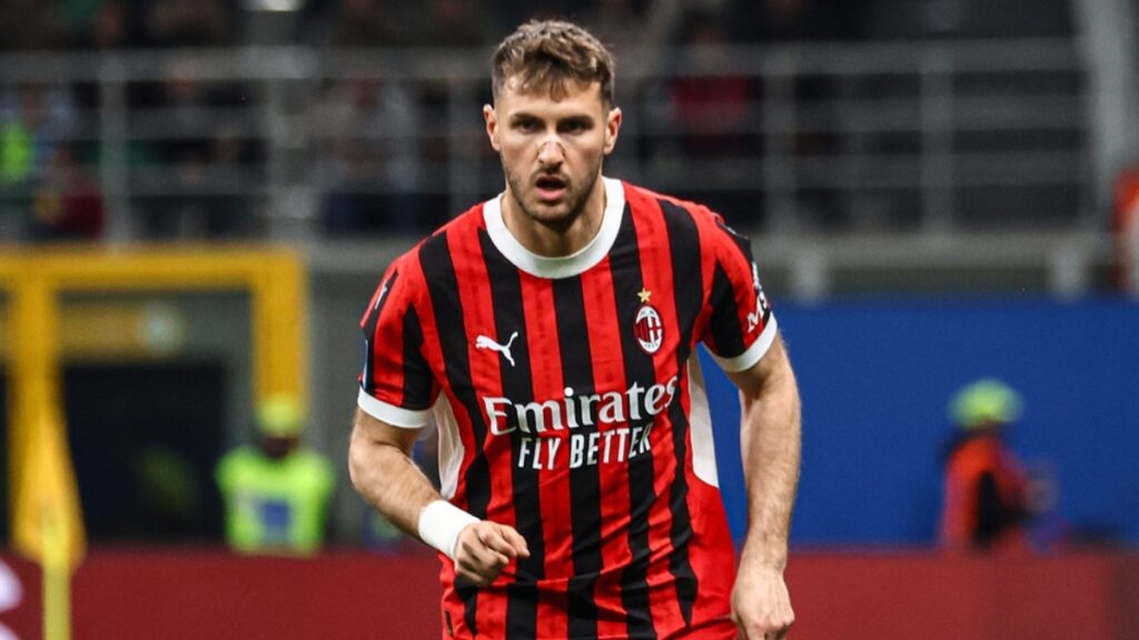 Santiago Giménez Aumenta la Competencia en el Ataque del AC Milan con la Llegada de un Goleador Alemán