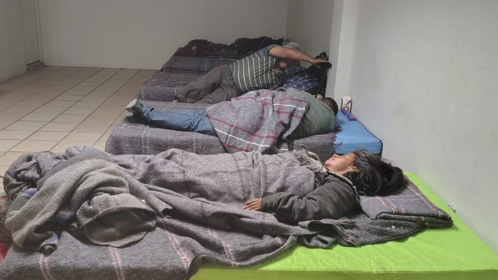 Albergue en Torreón: Resguardo esencial para 7 personas en situación de calle ante el frío
