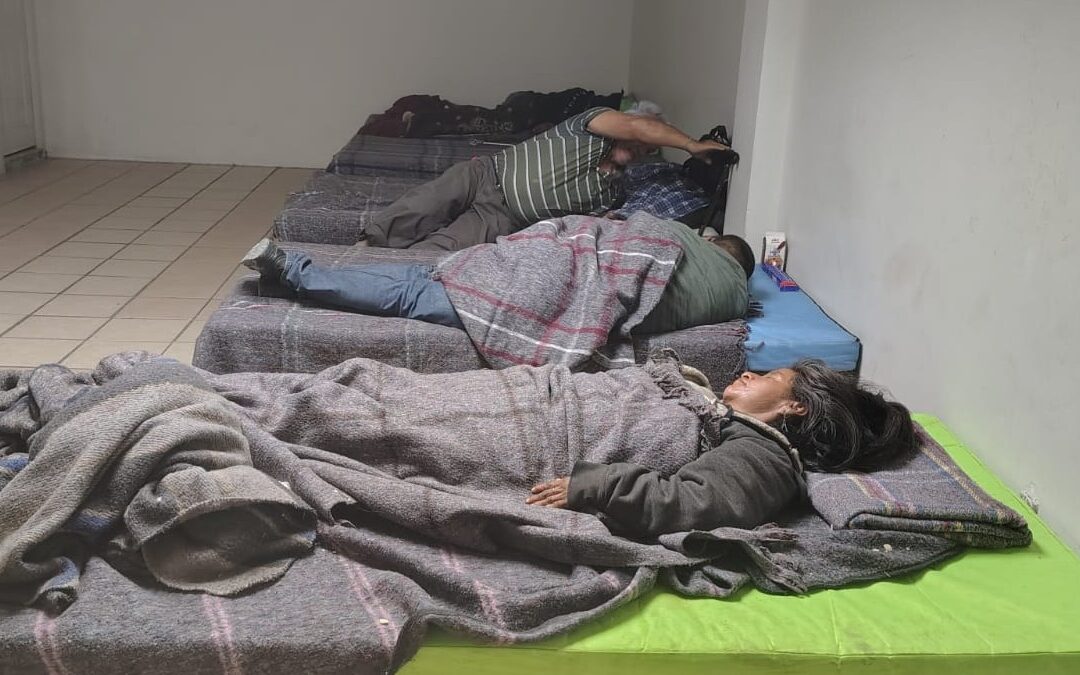 Albergue en Torreón: Resguardo esencial para 7 personas en situación de calle ante el frío