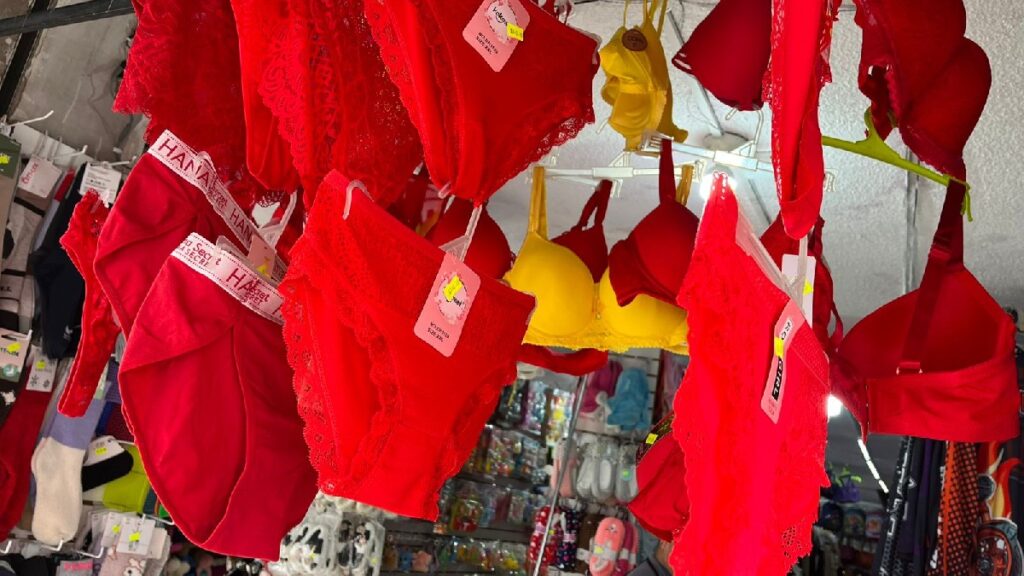 Calzones de Colores: El Ritual de Año Nuevo que Une Fe, Amor y Prosperidad