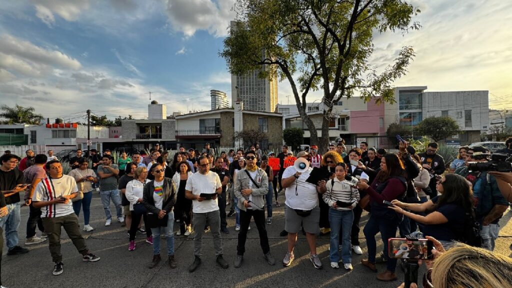 FEU y Asociaciones Civiles Entregan Pliego Petitorio Contra el Aumento del Transporte Público en Orlando