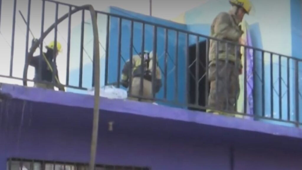 Incendio en Torreón: Cuerpos de Emergencia Rescatan a Adulto Mayor de su Hogar