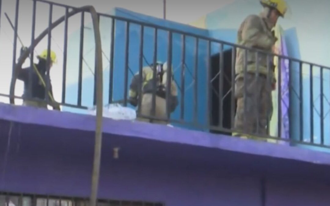 Incendio en Torreón: Cuerpos de Emergencia Rescatan a Adulto Mayor de su Hogar