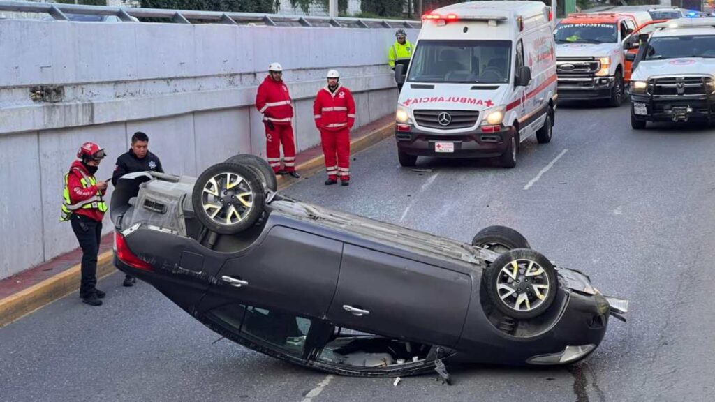 Accidente de Volcadura en Avenida Garza Sada y Lázaro Cárdenas Afecta el Tráfico en Monterrey
