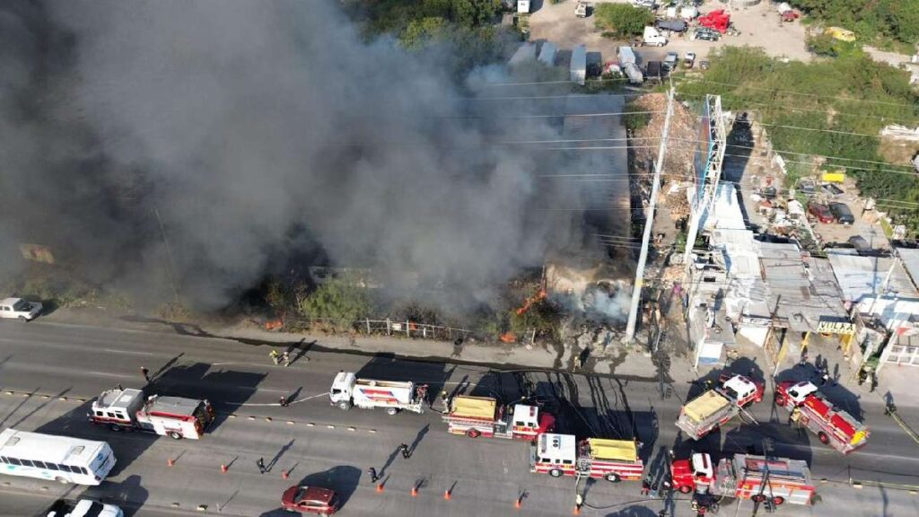 Incendio en Monterrey: Almacén en Llamas Provoca Urgente Movilización de Bomberos