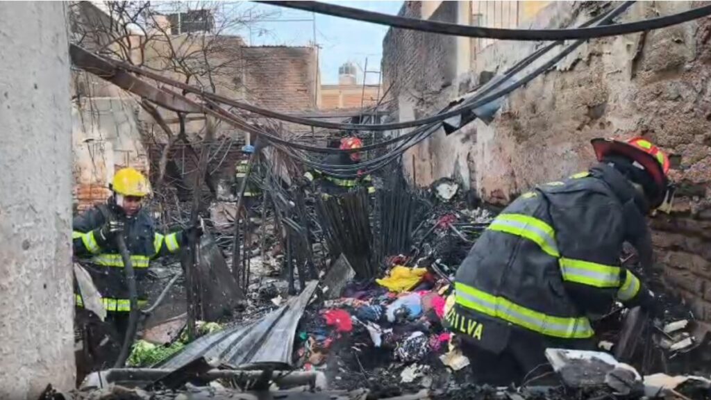 Incendio en Tonalá: Casa completamente consumida y trágica pérdida de 3 perritos