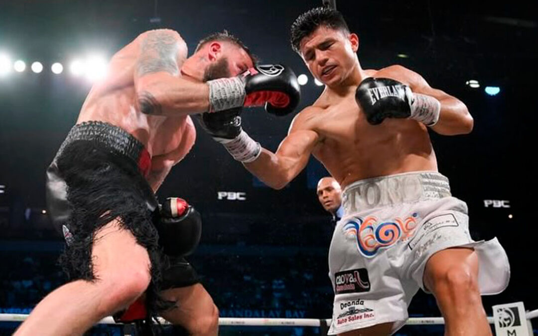 Cinturón Campeón de Canelo Álvarez Ahora en Posesión del Toro Reséndiz