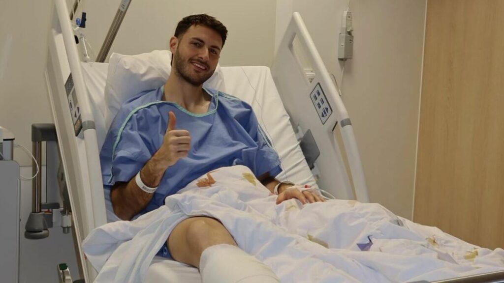 Santiago Giménez: El Milan Confirma la Duración de su Baja por Lesión