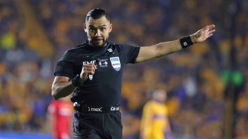 Pollo Ortiz: ‘Los equipos de fútbol vetan árbitros y podría haber más extranjeros’