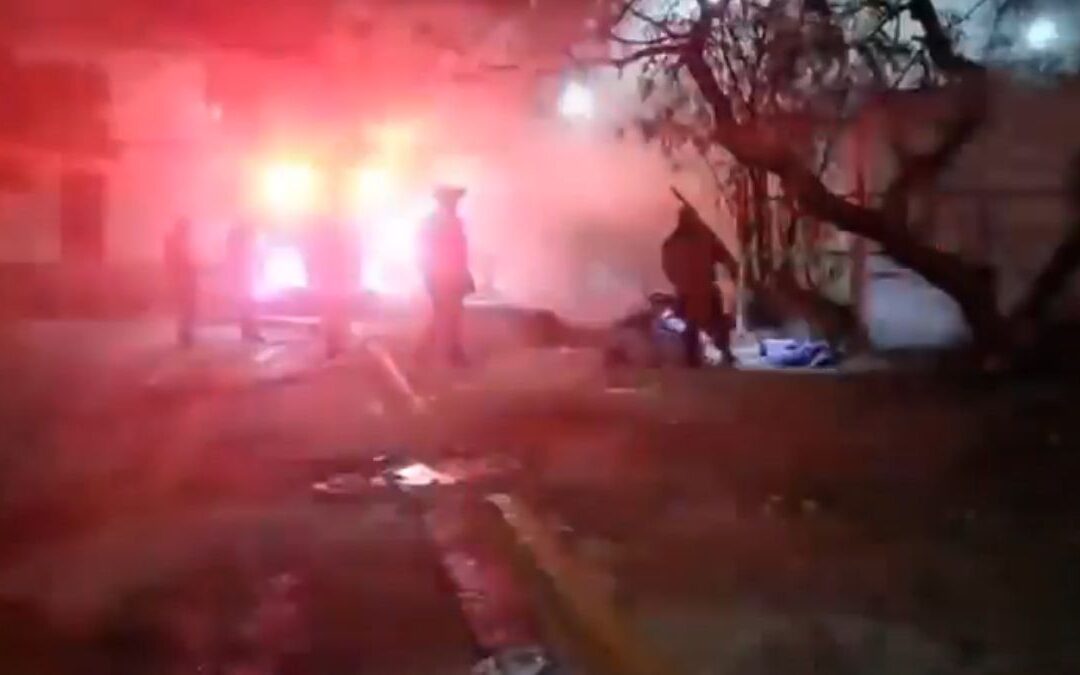 Incendio en Monterrey: Tienda de Abarrotes Consumida y Cuerpos de Rescate Movilizados