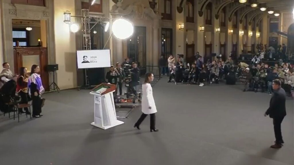 Cómo la alerta sísmica interrumpió a Claudia Sheinbaum en la Mañanera del Pueblo