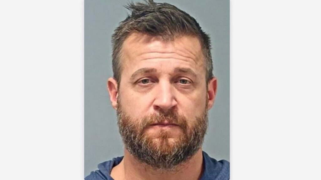 Exestrella de Reality Show Arrestada por Abuso de Menores y Animales en Orlando