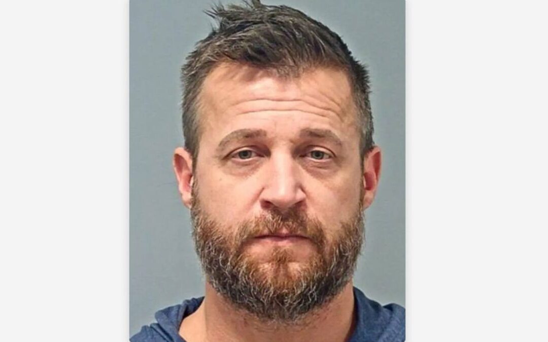 Exestrella de Reality Show Arrestada por Abuso de Menores y Animales en Orlando