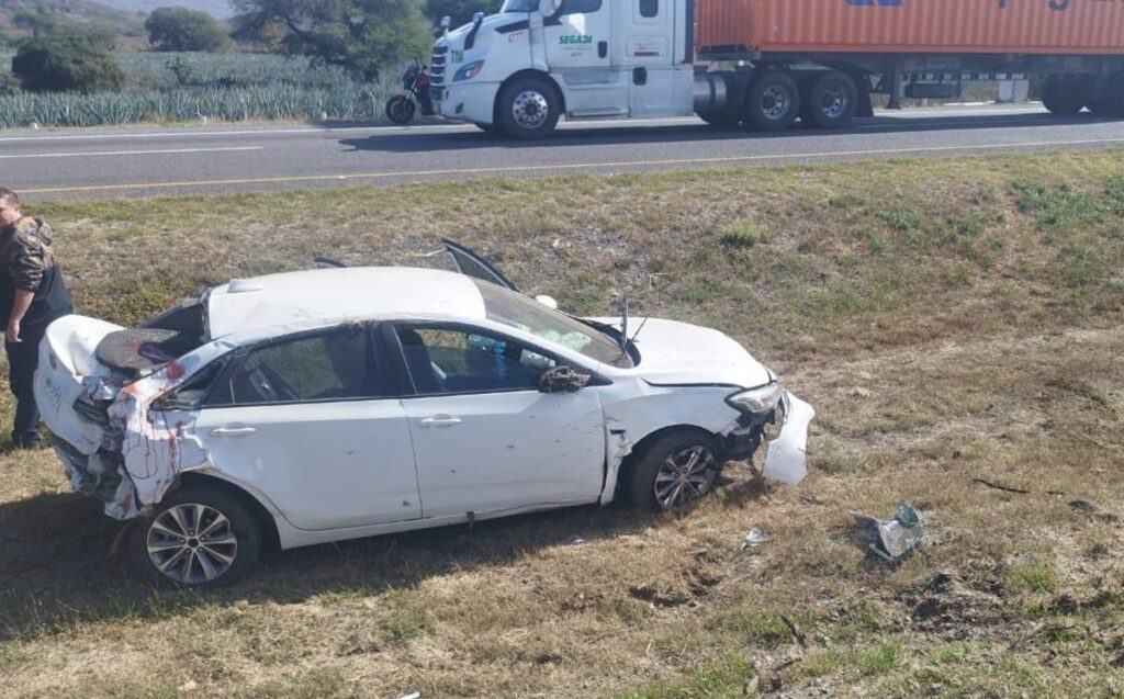 Accidente de carretera en Michoacán: volcadura deja heridos graves en la autopista