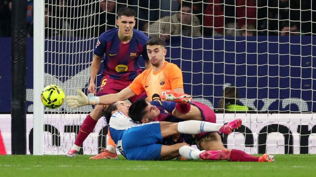 Polémica jugada de Joan García en el Espanyol vs Barcelona: Un giro inesperado en el fútbol español