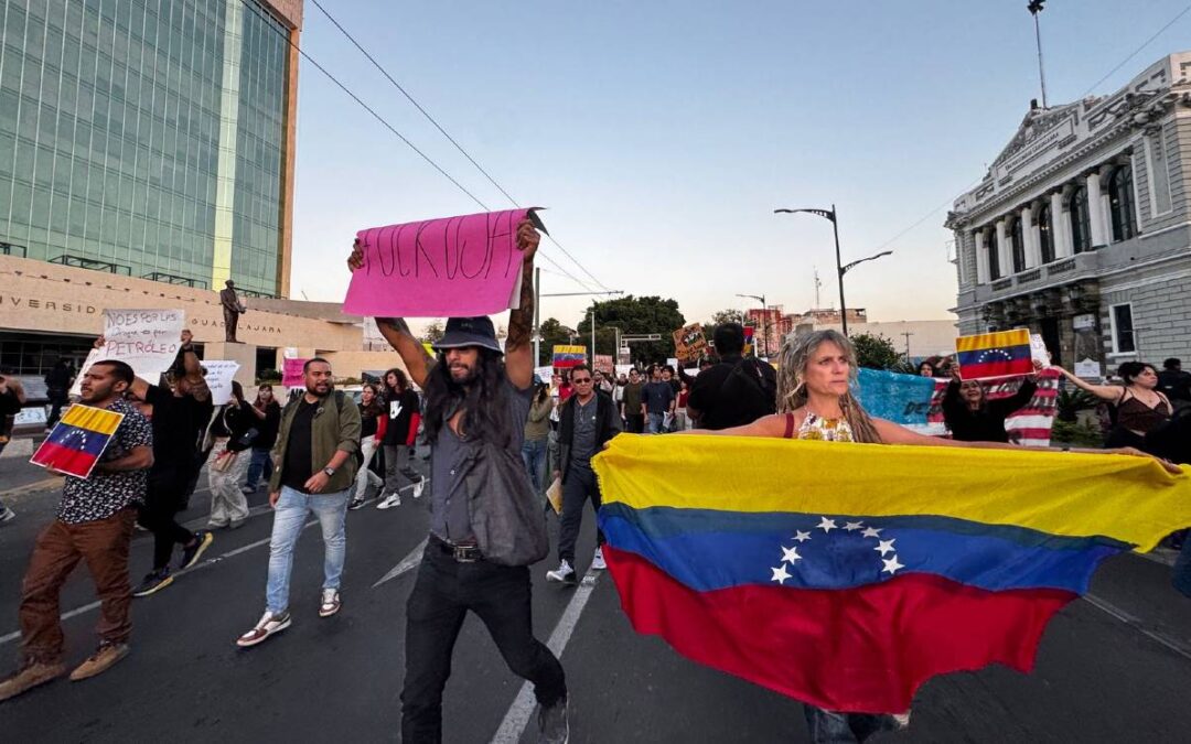 Protesta en Guadalajara: Colectivos Marchan Contra la Intervención Extranjera en Venezuela