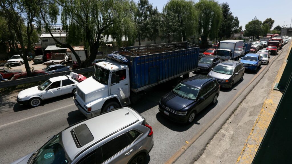 Hoy No Circula en CdMx y Edomex: Descubre qué autos descansan el 4 de enero de 2026