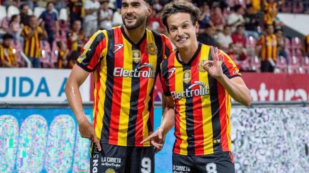 ¡Impactante! La Grave Lesión de Carlos Fierro en el Partido UDG vs Rayados | VIDEO