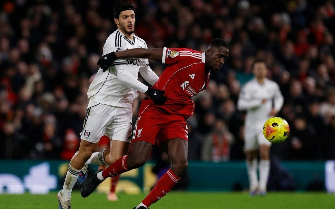 Empate Emocionante: Fulham y Liverpool Brillan en el Campo con Asistencia de Raúl Jiménez