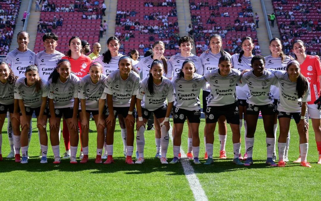 San Luis Femenil Debutó en la Liga MX Femenil con Uniforme Genérico