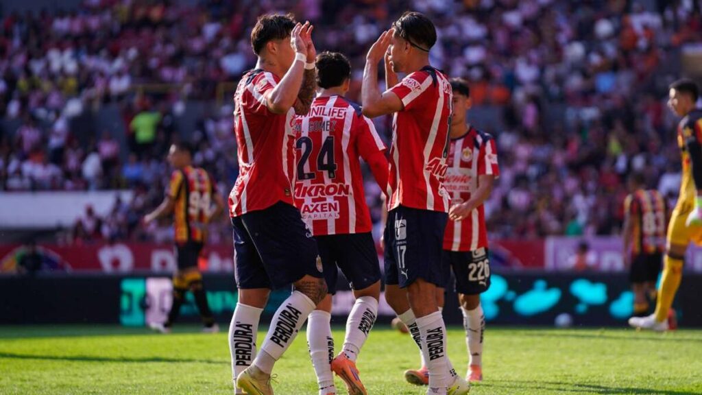 Chivas Brillan en la Copa Pacífica con una Victoria Aplastante ante Leones Negros