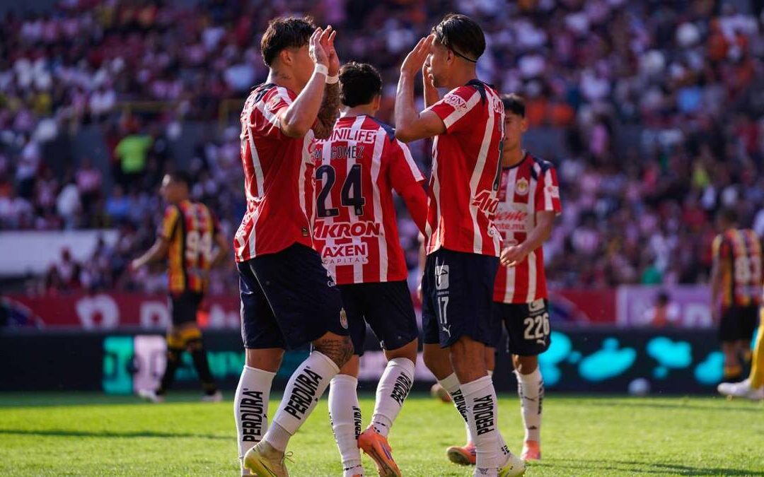 Chivas Brillan en la Copa Pacífica con una Victoria Aplastante ante Leones Negros