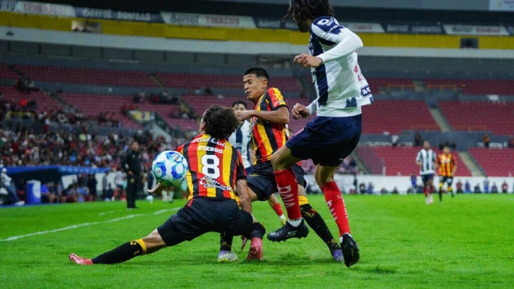 Carlos Fierro se perderá el Clausura 2026 por una grave ruptura de ligamentos