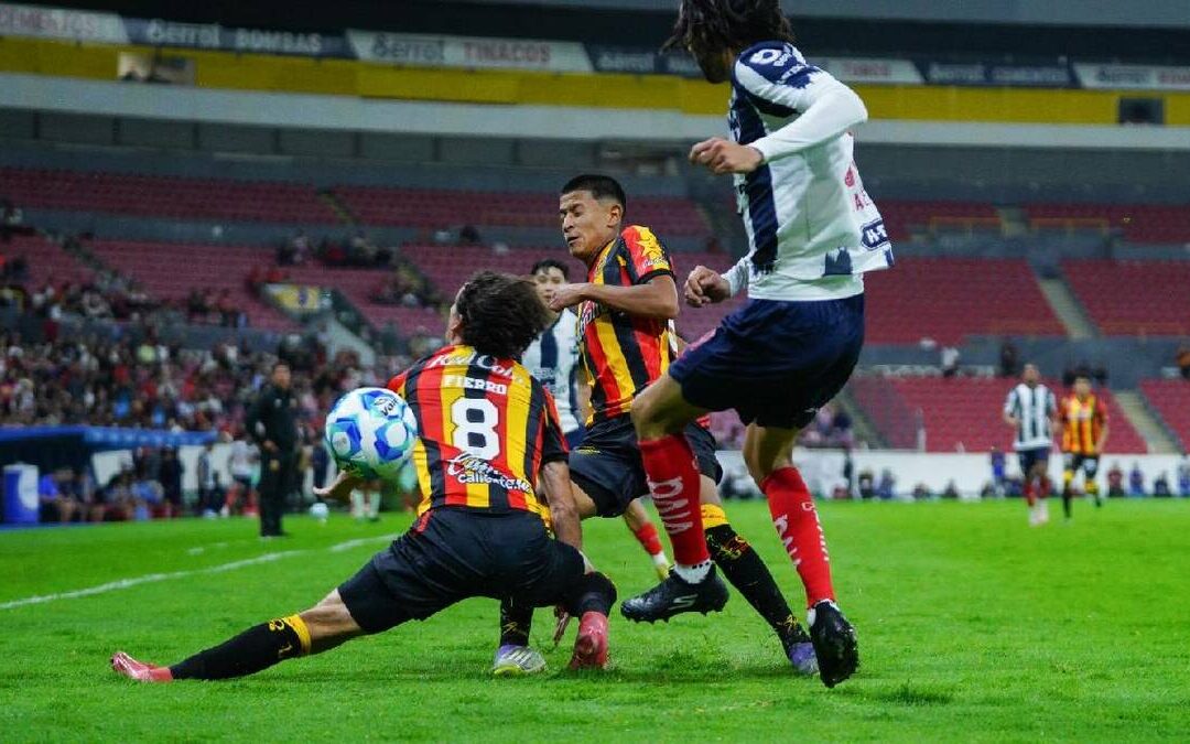 Carlos Fierro se perderá el Clausura 2026 por una grave ruptura de ligamentos