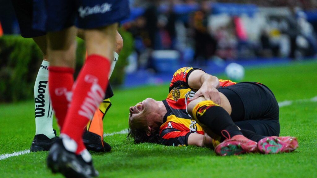 Leones Negros: La Lesión de Carlos Fierro y Su Impacto en el Equipo