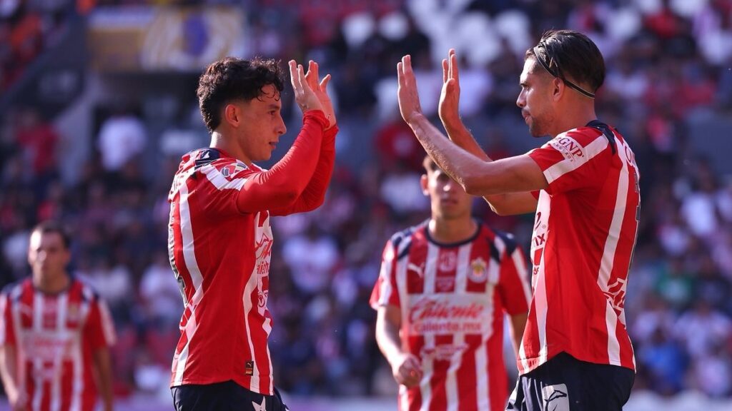 Chivas gana la medalla de bronce en la Copa Pacífica y cierra la pretemporada con éxito