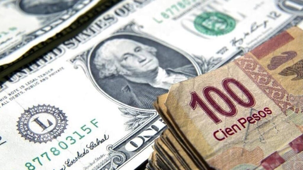 Dólar Hoy: El Peso Cai con un Tipo de Cambio de 17.98 Unidades en México