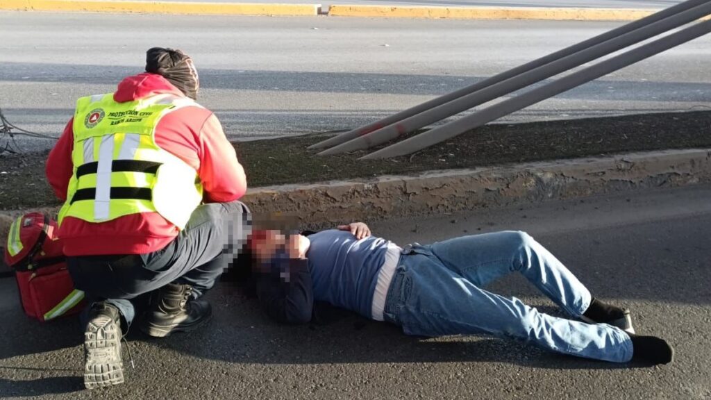 Joven de 20 años atropellado en Saltillo mientras cruzaba la carretera, presenta conducta agresiva