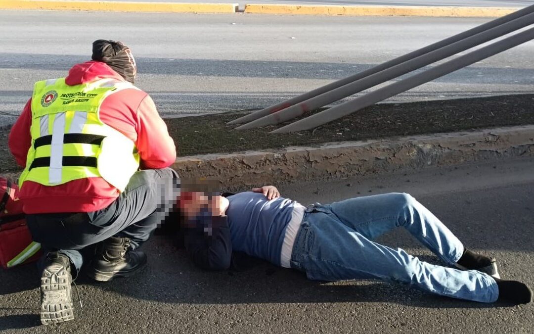 Joven de 20 años atropellado en Saltillo mientras cruzaba la carretera, presenta conducta agresiva