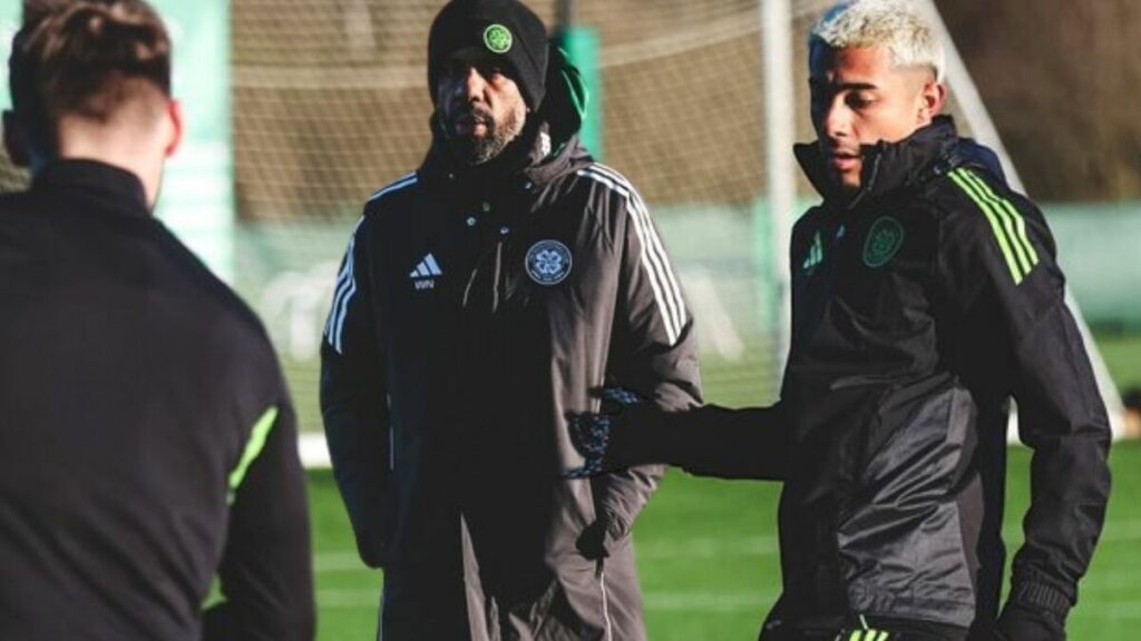 Julián Araujo Brilla en su Debut con el Celtic tras la Salida del Técnico