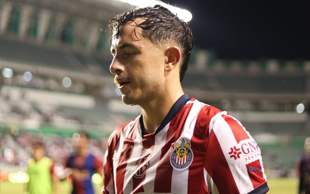 Chivas Anuncia la Salida Oficial de Alan Mozo: Un Adiós Emotivo