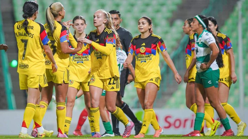 América Brilla en su Debut: Valiosa Victoria en Santos