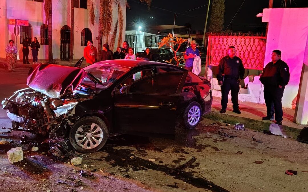 Accidente de Tráfico en Torreón: Joven Derriba Barda de Vivienda