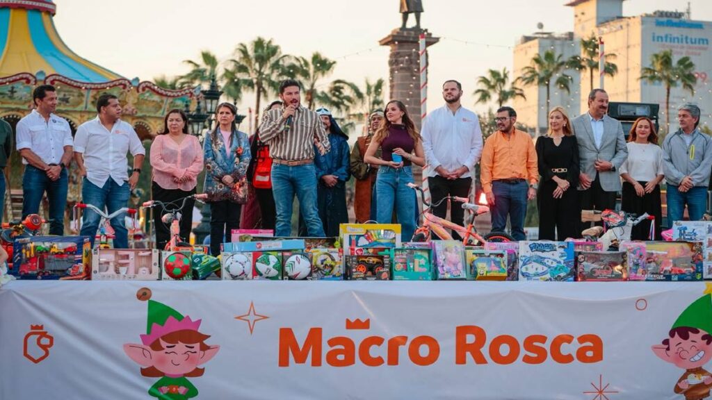Celebración del Día de Reyes: Macro Rosca y Regalos para Niños en Nuevo León