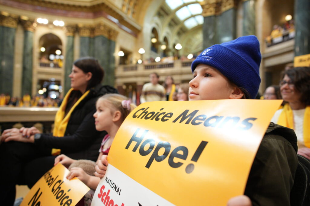 Aumenta la Búsqueda de Opciones Escolares entre Famílias en EE. UU.